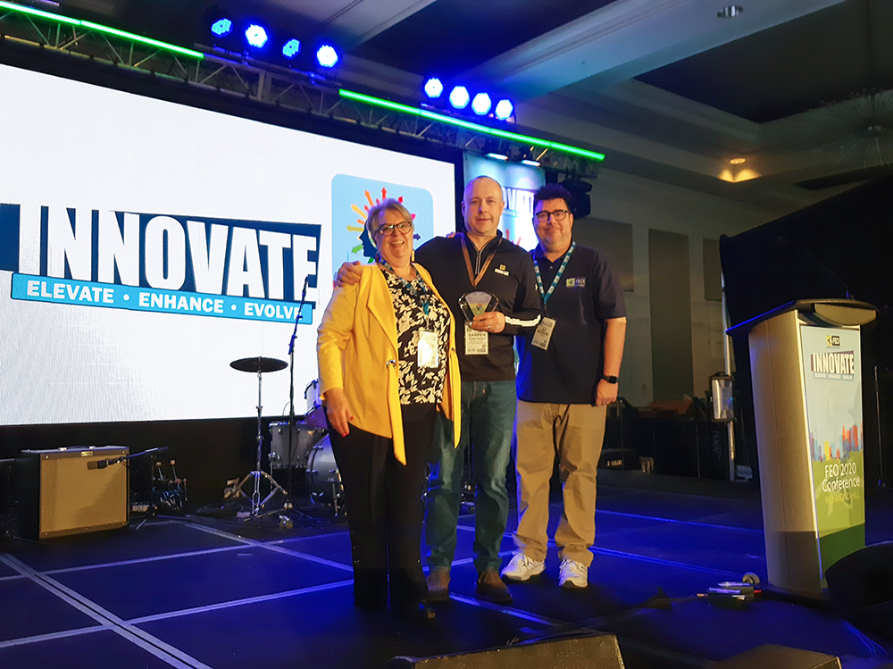 Modu-Loc's Darren Armstrong accepting the 2020 FEO Service Excellence Award