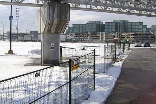 A line of Modu-Loc fence with two panels forming a 